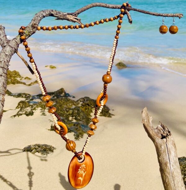 Wooden Oval Shape Pendant Necklace and Earrings - Image 7